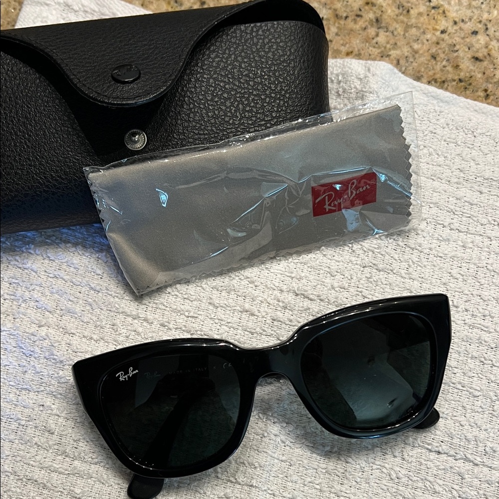 Retro black cat eye Ray Ban sunglasses